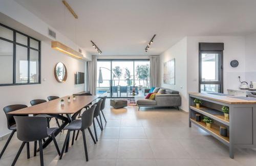 Tiberias Apartment | Garden Apartment Swimming Over the Lake