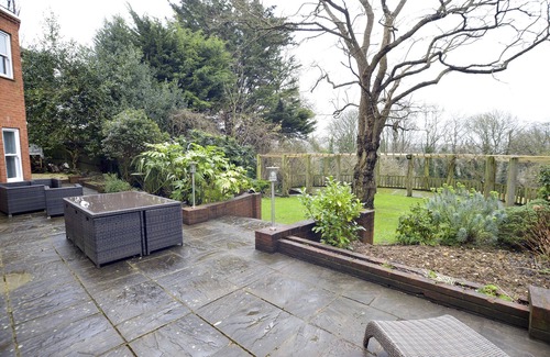 Brighton Apartment | Garden Apartment with Hot Tub and Sauna