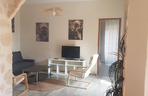 Sete Apartment | Garden apartment with private parking 10 minutes' walk from the town center