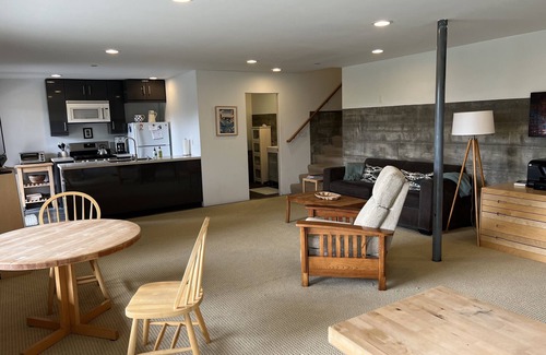 Stinson Beach Apartment | Garden apt. above the beach close to hiking trails and beach.