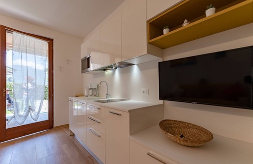 Assenza Apartment | Garden Beth's House