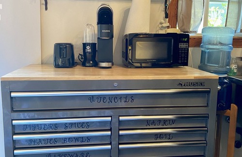 Salinas Cottage | Garden Chalet walking distance to Oldtown Salinas