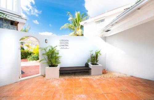 Nassau Apartment | Garden Cottage - At Orange Hill