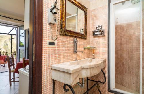 Castelmola Apartment | Garden Cottage I Dammusi - Ulivo