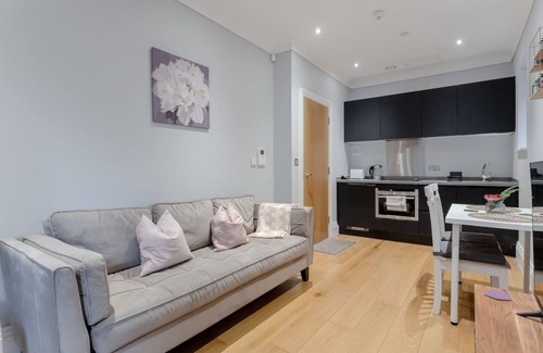 Hendon Apartment | Garden Flat With Patio - Hendon
