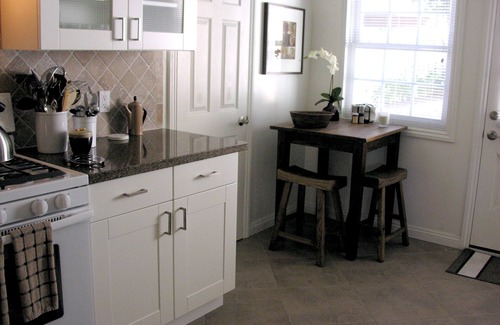 Valley Village House | Garden Guesthouse, 2 bed, 2 bath, close to Universal Studios & Hollywood Blvd