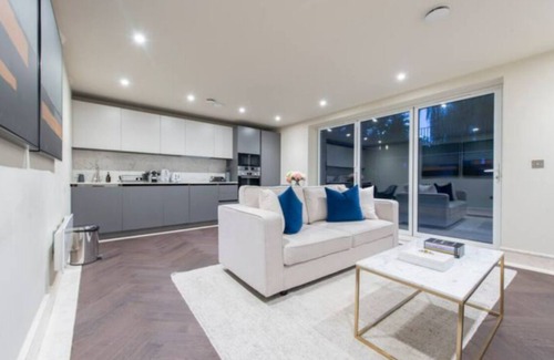 Redbridge Apartment | Garden Haven: Luxe 1BR 1BA Chigwell Retreat