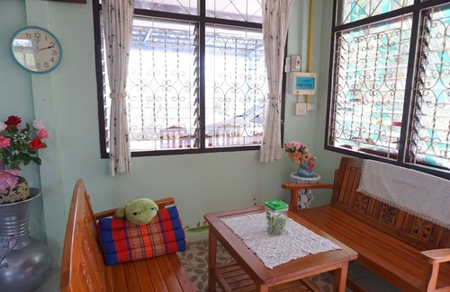Makham Tia House | Garden Homestay Suratthani