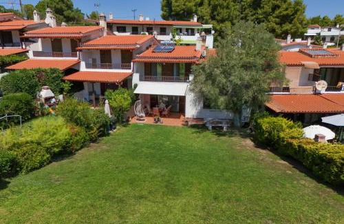 Siviri Villa | Garden house