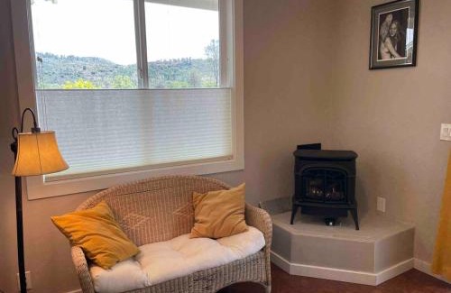 Middletown Apartment | Garden house with gas fireplace
