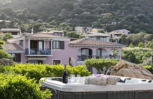 San Teodoro Apartment | Garden House With Panoramic Sea View,Swimming Pool, 5 minutes from the beach