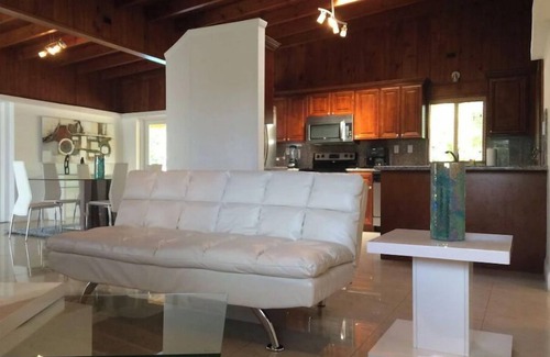 Pinecrest House | Garden in Beautiful Pinecrest