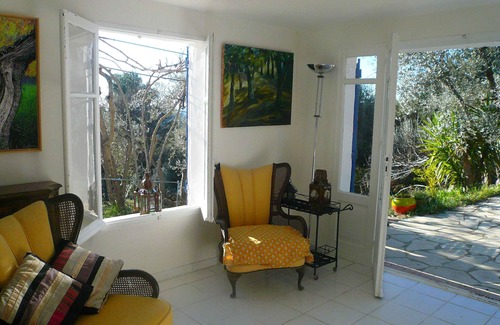 Callas Apartment | Garden level in an artist's house