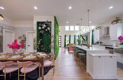 OST - South Union House | Garden of Eden! 4 Bedroom House in Downtown 12 Beds HotTub PoolTable