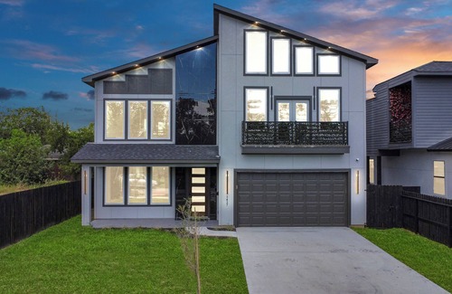 OST - South Union House | Garden of Eden! 4 Bedroom House in Downtown 12 Beds HotTub PoolTable