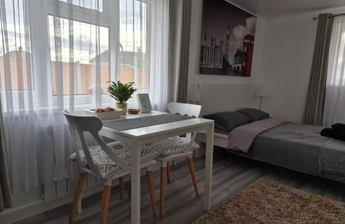 Eltham West Apartment | Garden Self Contained Studio in London