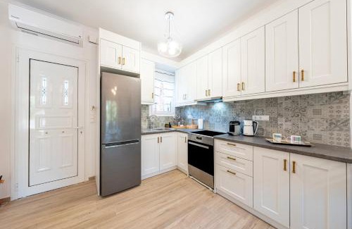 Notos Apartment | Garden View Apartment Poseidonas