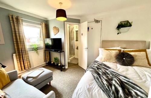 Hereford House | Garden View Cedar House Room 7