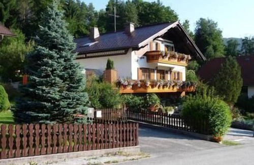 Tuernitz Apartment | "Garden view" holiday flat with mountain view