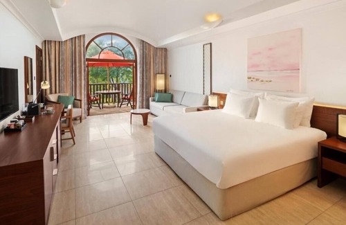 Jebel Ali Hotel | Garden View Junior Suite By Luxury Bookings