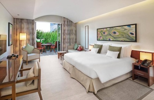 Jebel Ali Hotel | Garden View Junior Suite By Luxury Bookings