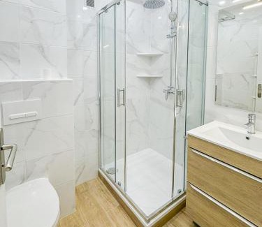 Liberation Apartment | Gare Du Sud - Wifi, AC, balcon