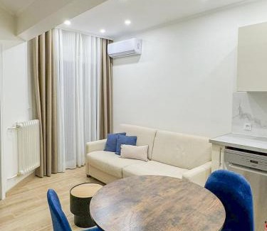 Liberation Apartment | Gare Du Sud - Wifi, AC, balcon