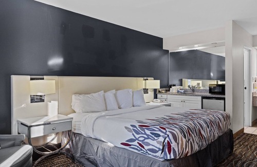 Morehead City Hotel | Garnet Inn & Suites, Morehead City near Atlantic Beach