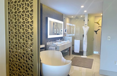 Cabo San Lucas Resort | Garza Blanca 5 Star Luxury Resort: 2 bed/3 bath suite @ Los Cabos Beachn