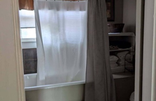 Lancaster House | Gate House (2 Doubles - 2nd Floor)