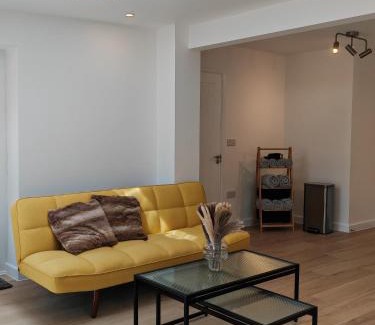 Patchway House | Gated 4 Guests House Free Parking