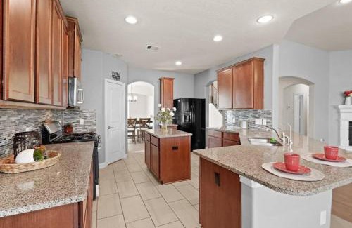 Rosenberg Historic Downtown Villa | Gated Community 2-story Home2
