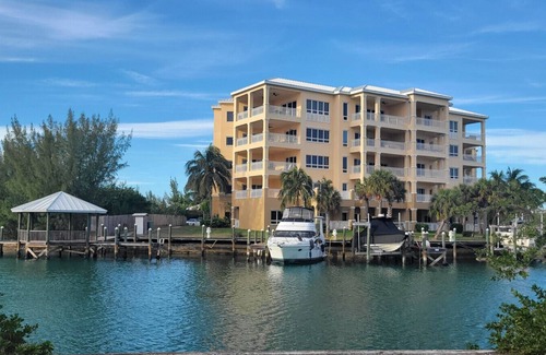Bahamia West Condo | Gated condo w/boat dock/beach/pool/hot tub