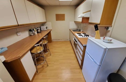 Merthyr Vale House | Gated Holiday Complex With 8mx8m Gallery, 5-side Foot/basketball Court, Firepit