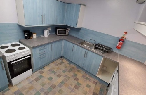 Merthyr Vale House | Gated Holiday Complex With 8mx8m Gallery, 5-side Foot/basketball Court, Firepit