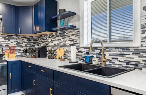 Kemp House | Gated spacious home with oversized deck on almost an acre 2 min from the lake!