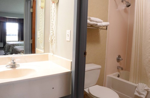 Clarksville Hotel | Gateway Inn and Suites