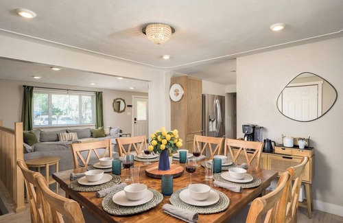 Berkley House | Gather|Recharge|CentralLocation|FullAmenities|LargeGroupsWelcome|QuietNeighborhood