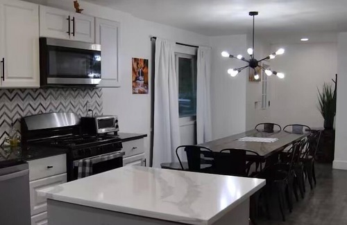 Hillcrest House | Gather Together | 2 Kitchens | Pet Friendly Stay