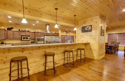 Gatlinburg Cabin | Gatlinburg - Gatlinburg Mansion - 9 Bedrooms - Sleeps 32