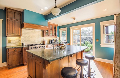 Golden Hill House | Gatsby-style Historic House in Golden Hill