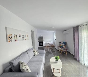 Eretria Apartment | Gavriel's house Eretria