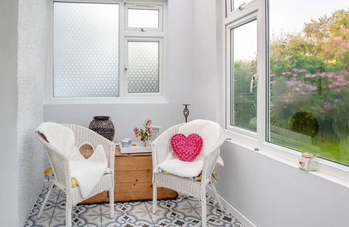 Pen-y-sarn Cottage | Tyn Giat Cottage offers a perfect home for your relaxing getaways.