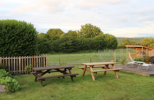 Belle-Isle-en-Terre House | Gd Gîte in the countryside, indoor/outdoor games, animals, nice view. sea 25km away!
