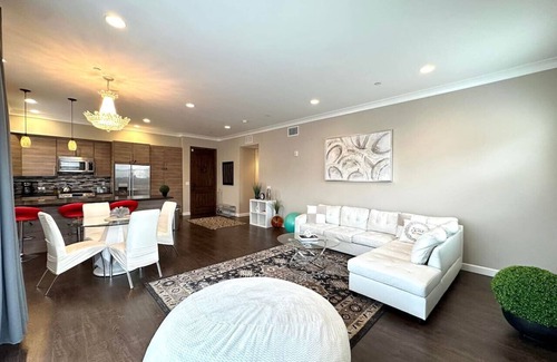 Glendale Condo | GD1-Downtown Glendale Apartment