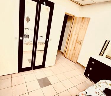 Menen House | Gelijkvloers apt, supermarkt voor de deur, winkels & terrasjes op wandelafstand