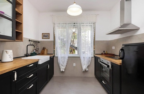 Cove Murtar Apartment | Gemütliche Apartment Enolabee mit Meerblick, Terasse, Balkon und Privatparking.