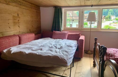 Brunnadern House | Gemütliches Chalet-Zimmer in Guesthouse Rosalie