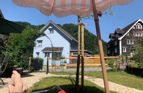 Brunnadern House | Gemütliches Chalet-Zimmer in Guesthouse Rosalie