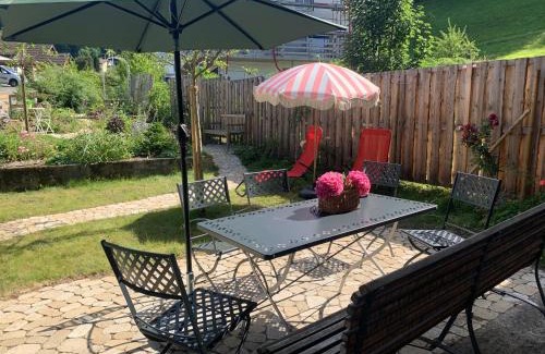 Brunnadern House | Gemütliches Chalet-Zimmer in Guesthouse Rosalie